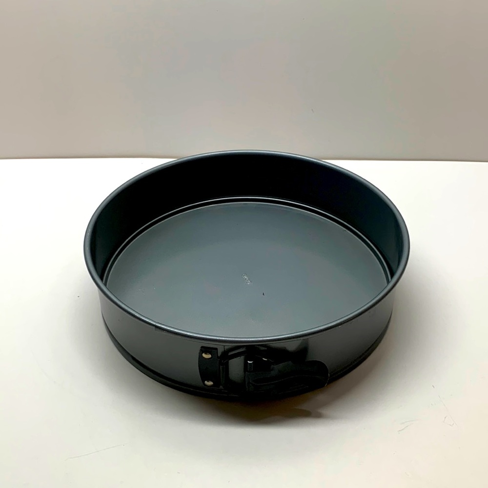 Ekco 10” spring pan non stick
